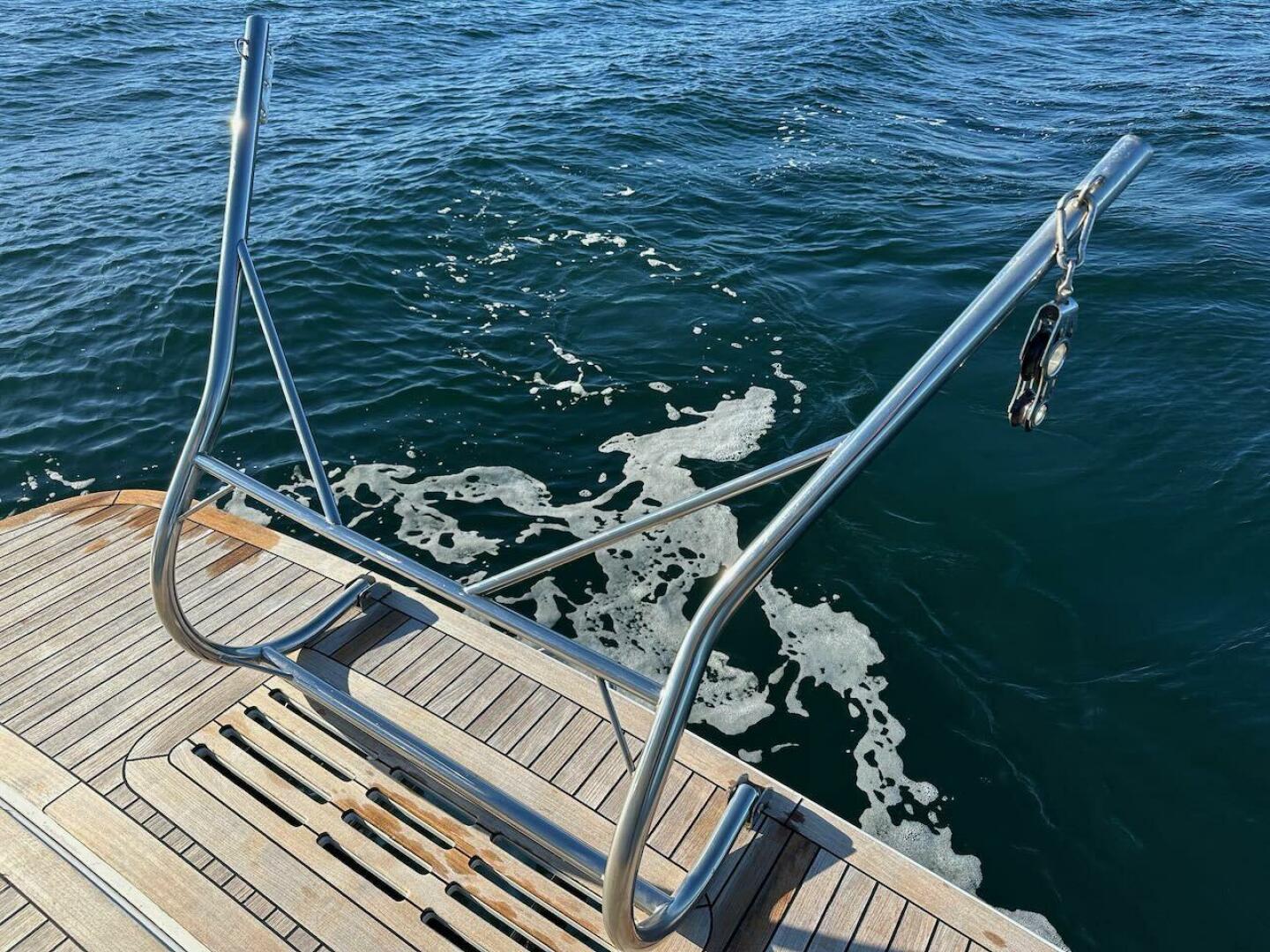 Slide: The Image of Sea Ray Sundancer 350 Coupe 2018 - 4972909