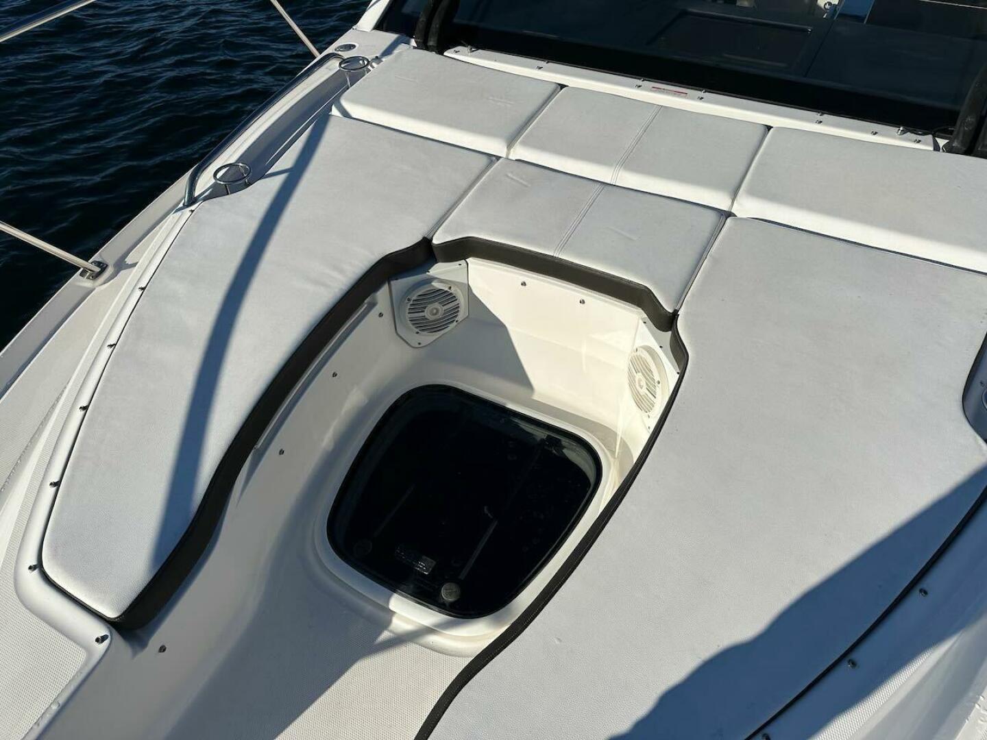 Slide: The Image of Sea Ray Sundancer 350 Coupe 2018 - 4972912