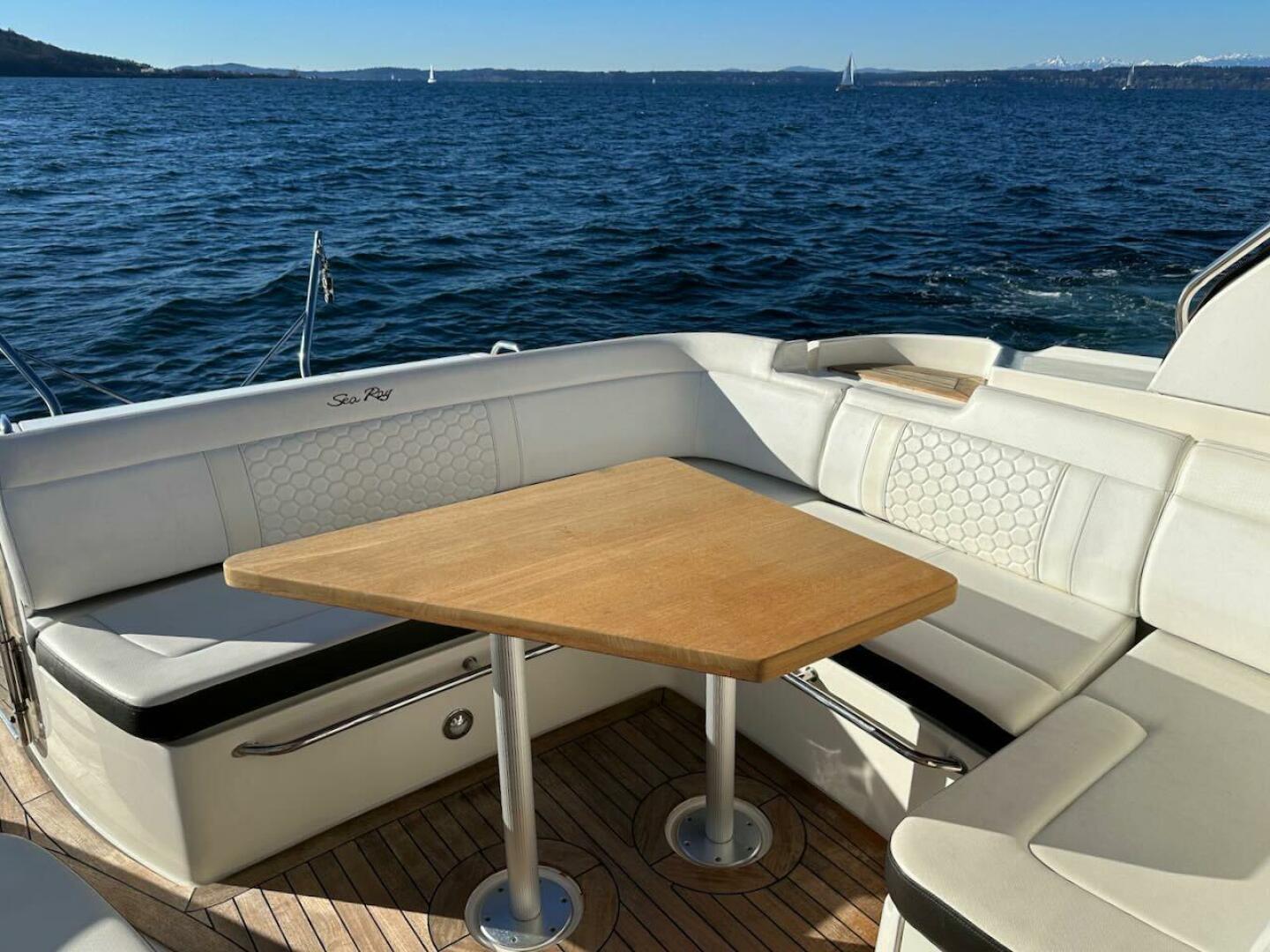 Slide: The Image of Sea Ray Sundancer 350 Coupe 2018 - 4972918