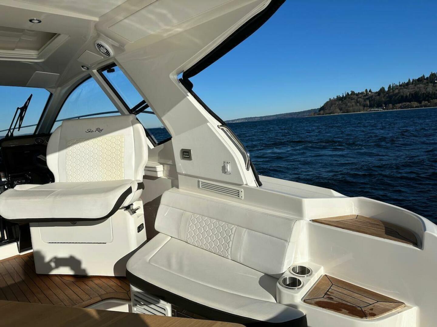 Slide: The Image of Sea Ray Sundancer 350 Coupe 2018 - 4972919