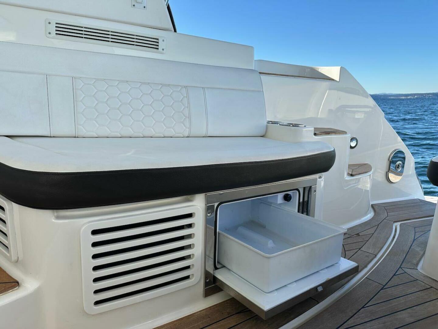 Slide: The Image of Sea Ray Sundancer 350 Coupe 2018 - 4972921