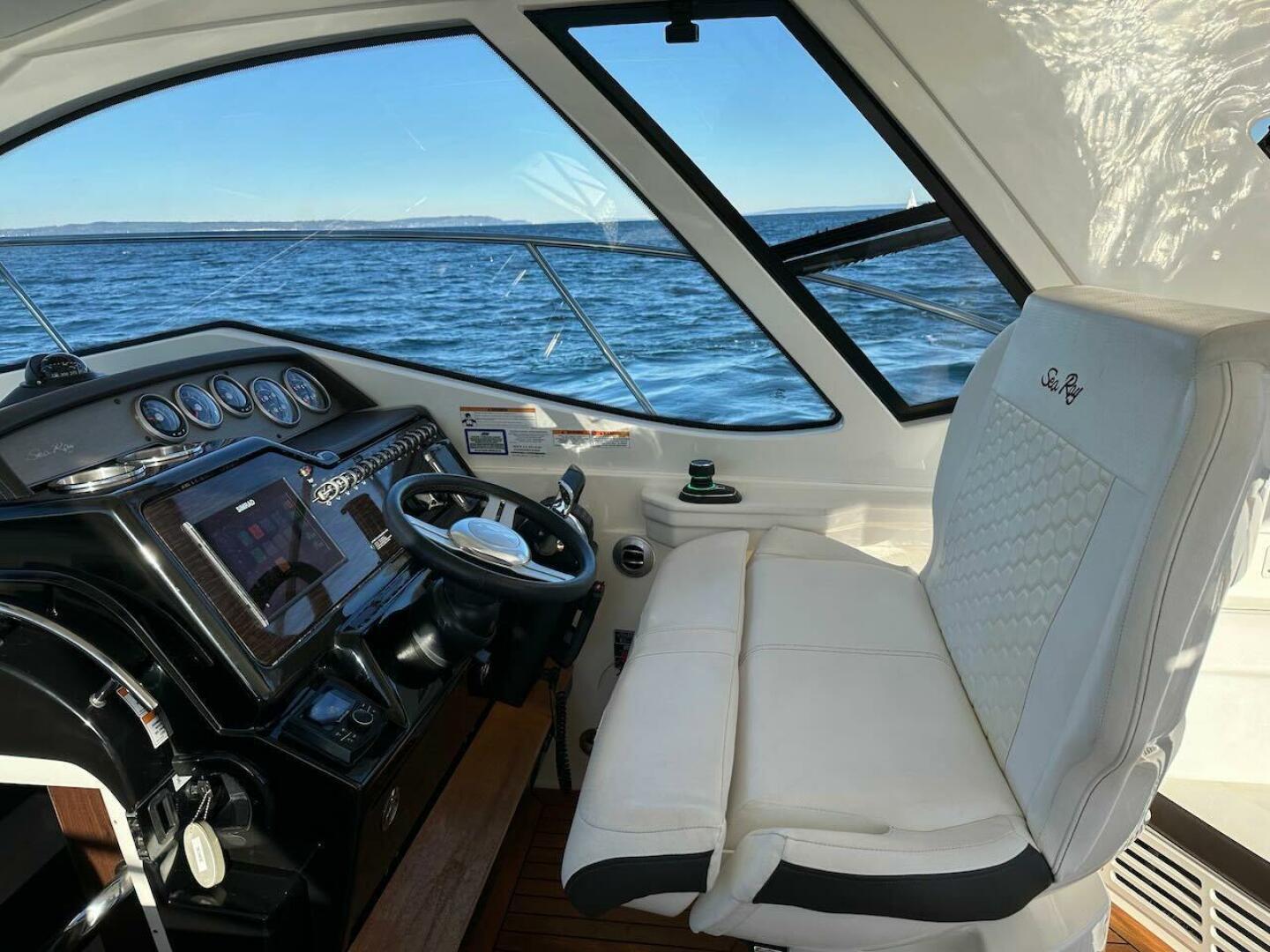 Slide: The Image of Sea Ray Sundancer 350 Coupe 2018 - 4972926