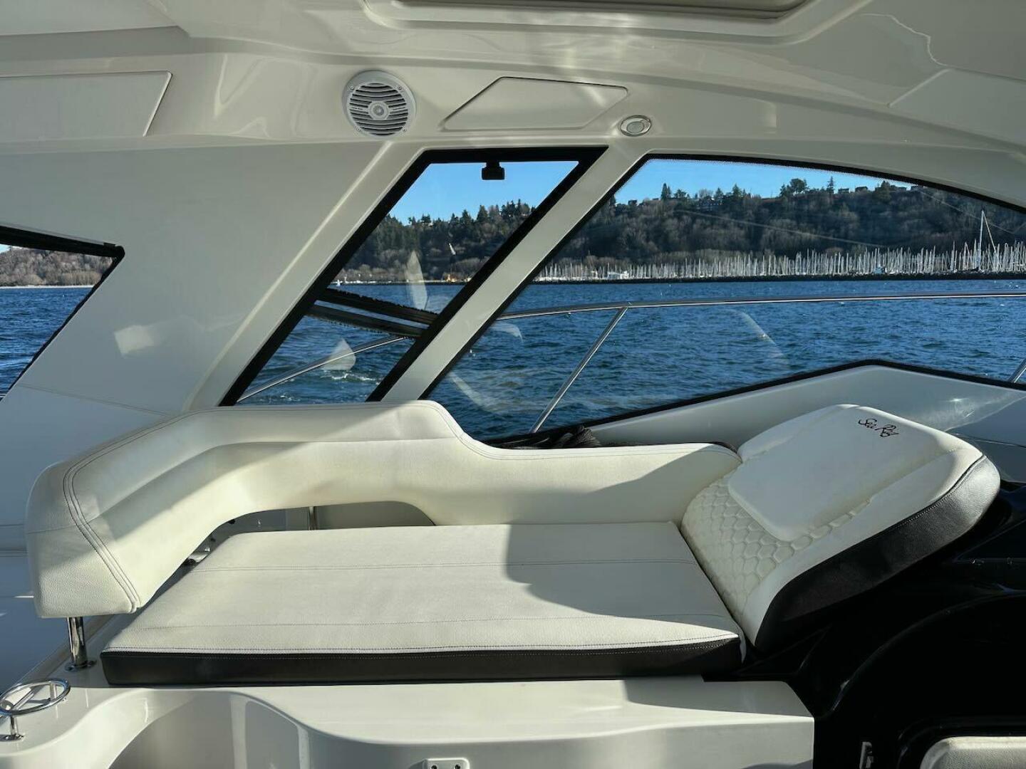 Slide: The Image of Sea Ray Sundancer 350 Coupe 2018 - 4972929