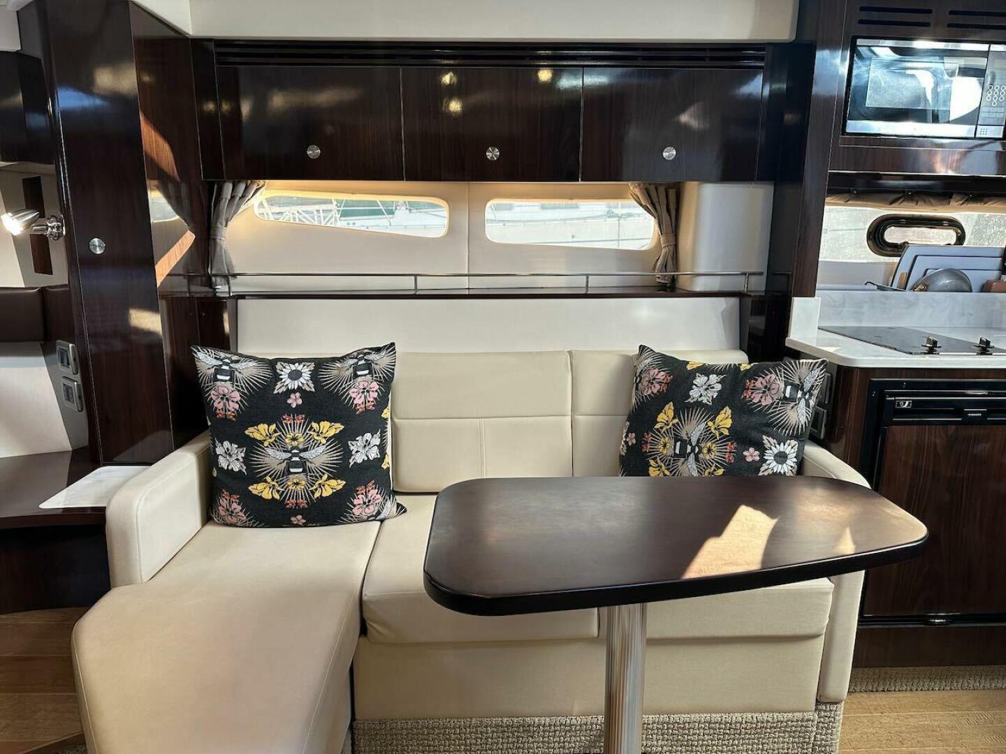 Slide: The Image of Sea Ray Sundancer 350 Coupe 2018 - 4972931