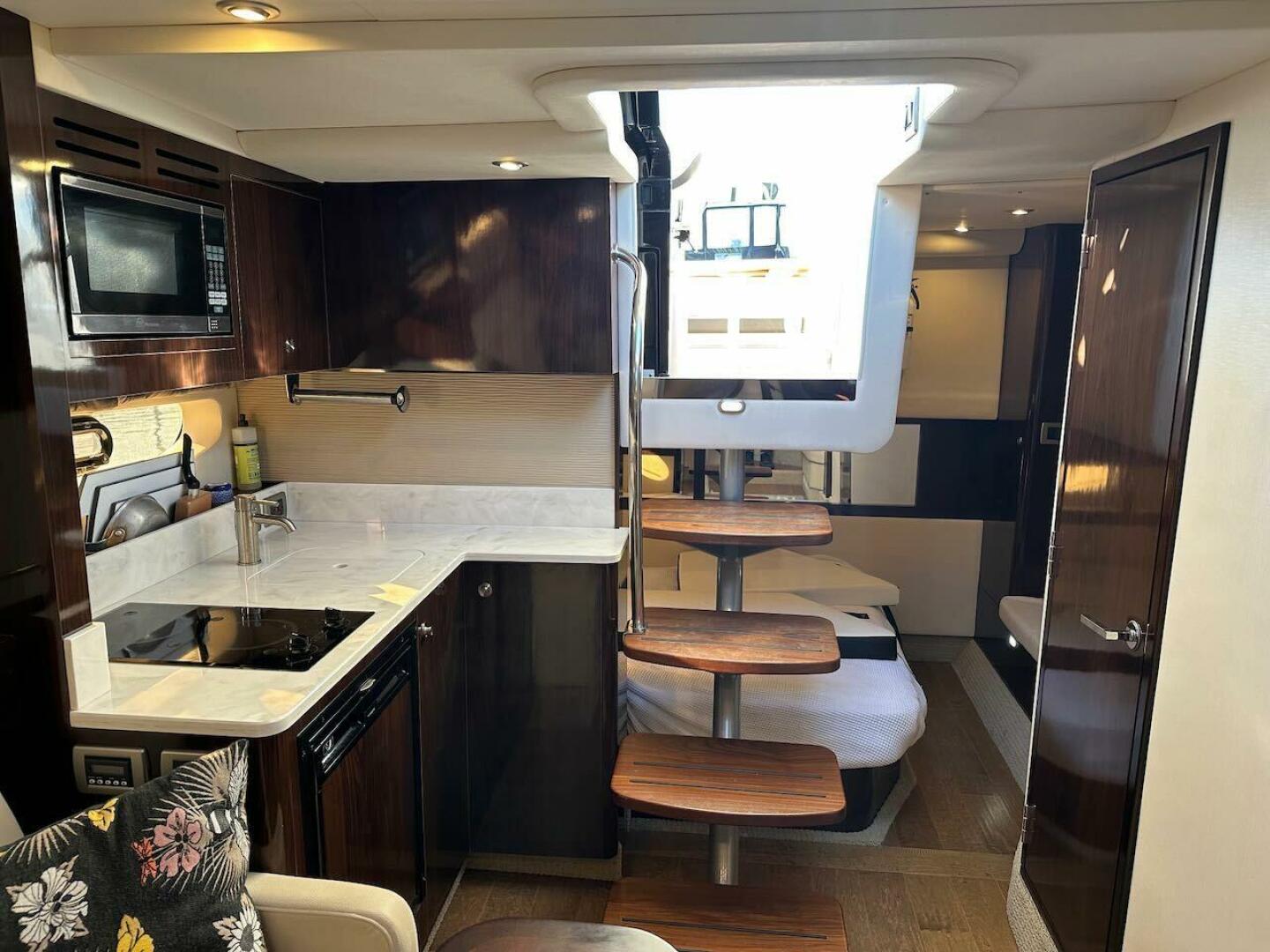 Slide: The Image of Sea Ray Sundancer 350 Coupe 2018 - 4972932