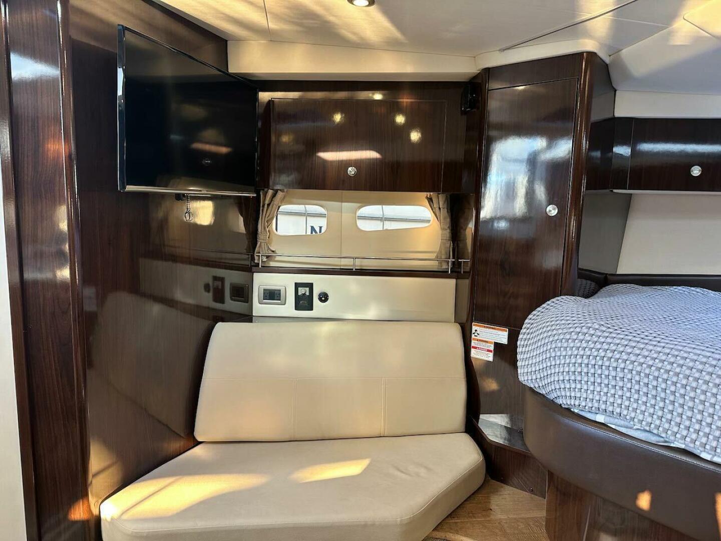Slide: The Image of Sea Ray Sundancer 350 Coupe 2018 - 4972935