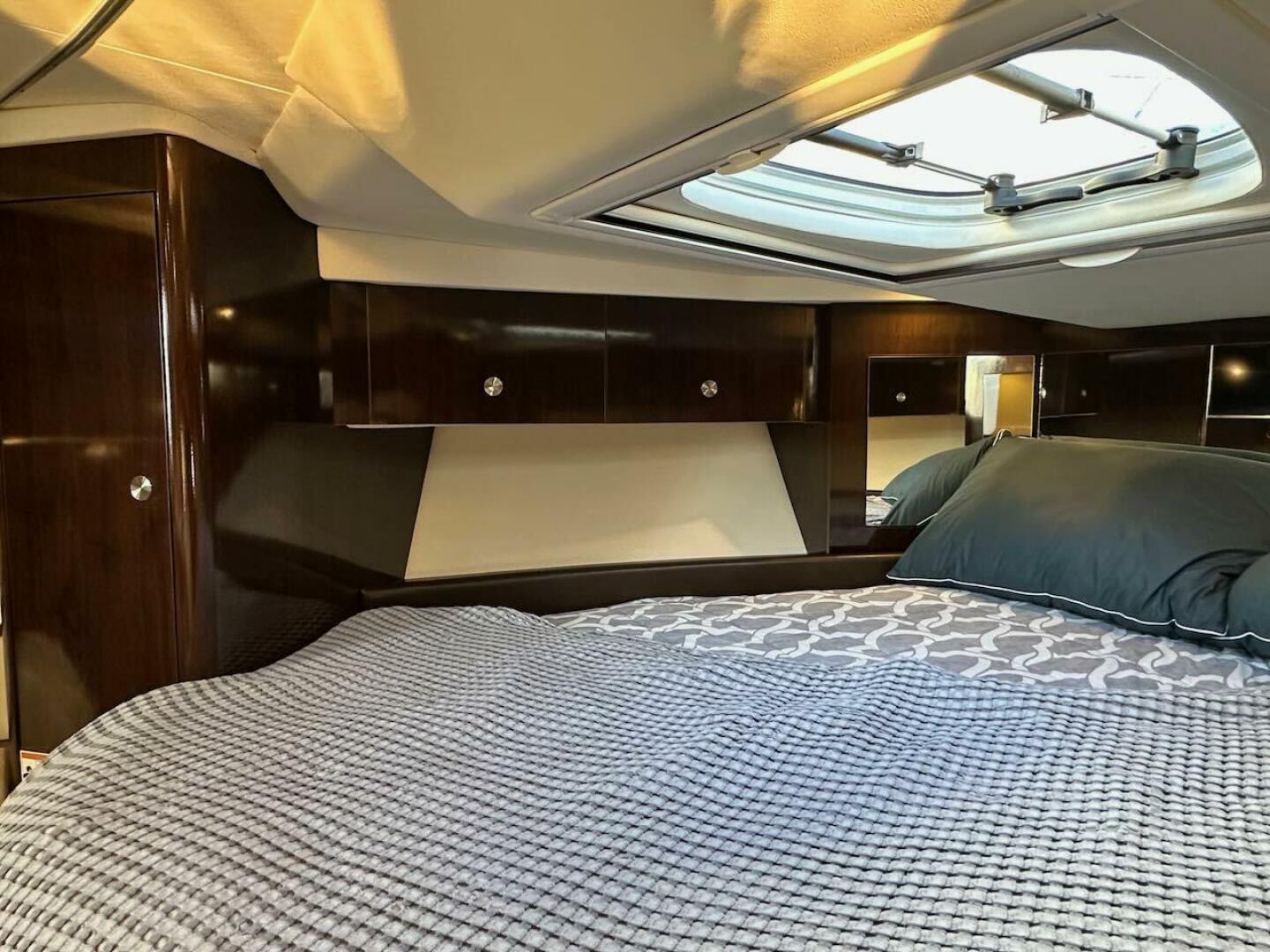 Slide: The Image of Sea Ray Sundancer 350 Coupe 2018 - 4972937