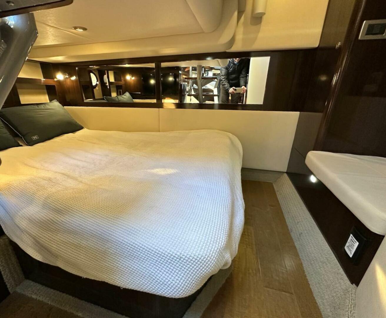 Slide: The Image of Sea Ray Sundancer 350 Coupe 2018 - 4972939