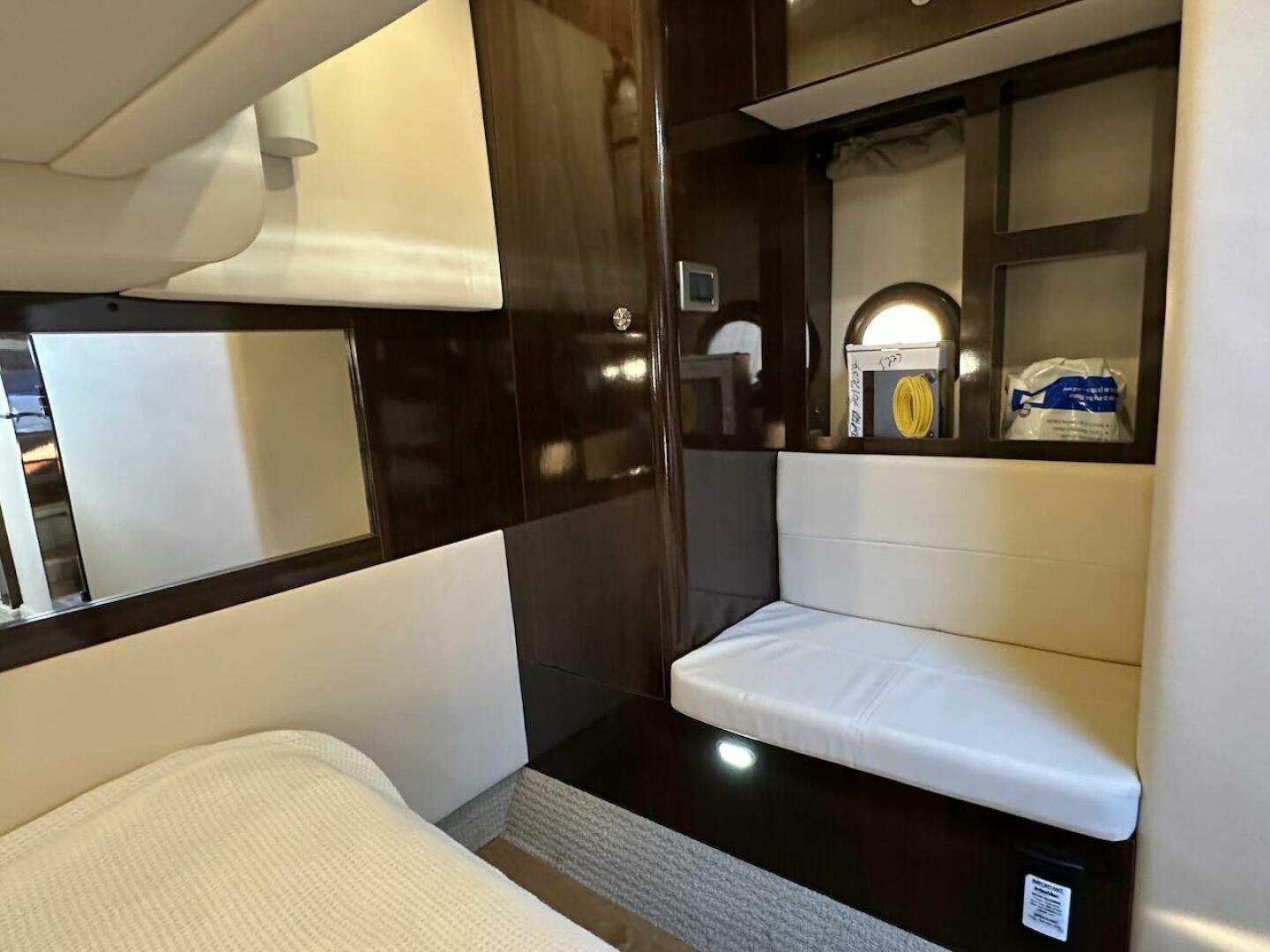 Slide: The Image of Sea Ray Sundancer 350 Coupe 2018 - 4972940