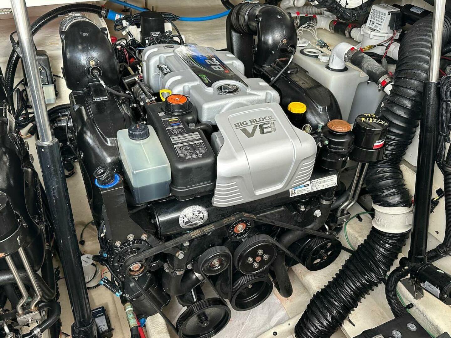 Slide: The Image of Sea Ray Sundancer 350 Coupe 2018 - 4972945