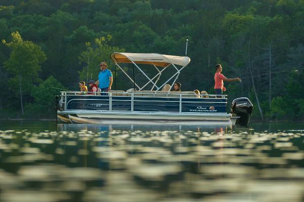 Slide: The Image of Sun Tracker Fishin' Barge 20 DLX 2024 - 44