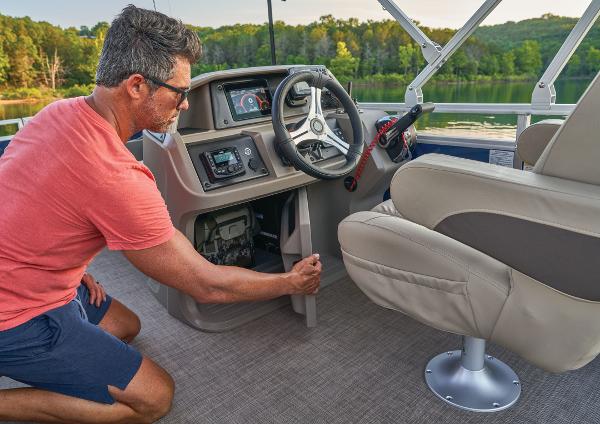 Slide: The Image of Sun Tracker Fishin' Barge 20 DLX 2024 - 48