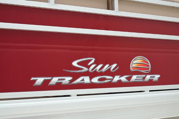 Slide: The Image of Sun Tracker Party Barge 24 DLX 2024 - 13