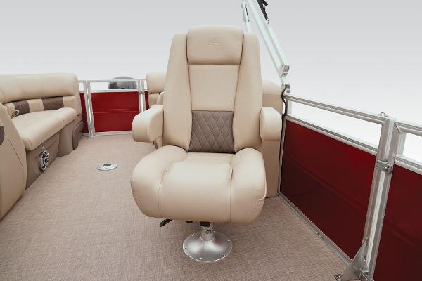 Slide: The Image of Sun Tracker Party Barge 24 DLX 2024 - 39