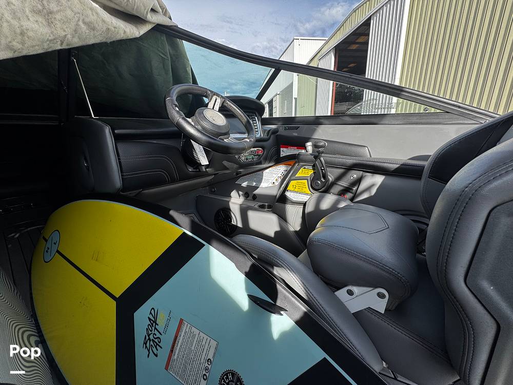 Slide: The Image of Super Air Nautique 210 2016 - 14996833