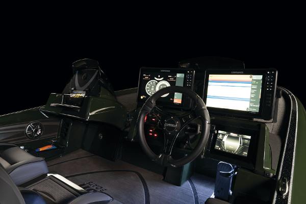 Slide: The Image of Triton 20XP Patriot 2025 - 44