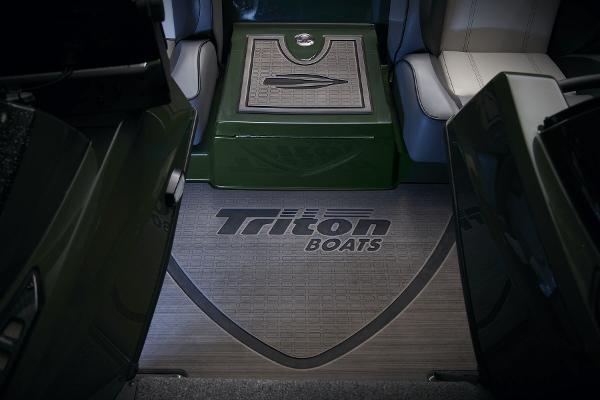 Slide: The Image of Triton 20XP Patriot 2025 - 59