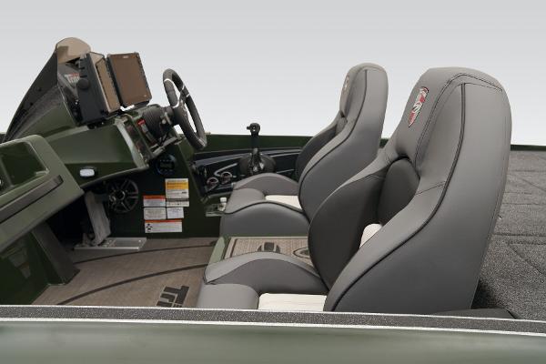 Slide: The Image of Triton 20XP Patriot 2025 - 64