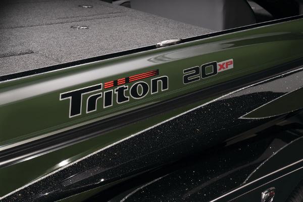 Slide: The Image of Triton 20XP Patriot 2025 - 82