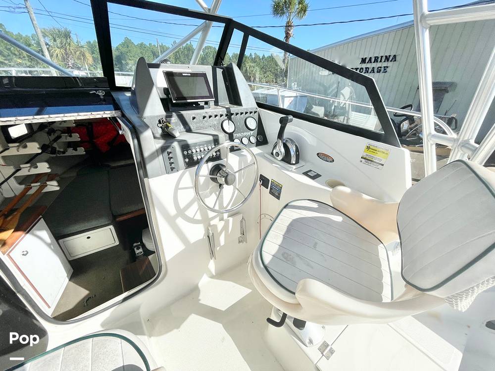 Slide: The Image of Captain's Chair - 13354455